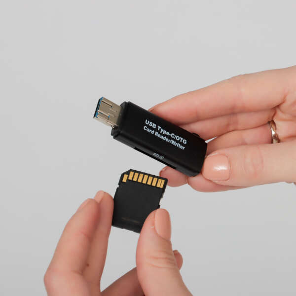 Cardnet -Lettore Universale per Schede SD e TF con Connettore USB